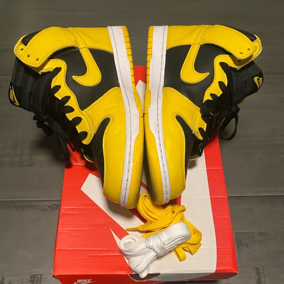 Nike Dunk High “Iowa” - Picture 2 of 7